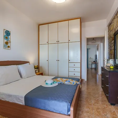 Blue Eyes Apartment Monolithos (Santorini)